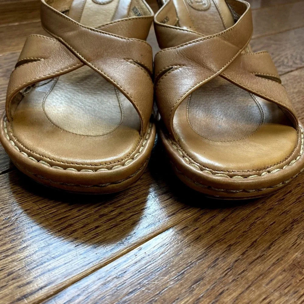 Born Wedge Sandal Womens 8 Tan Brown Leather Slip On 3 inch Heel Slide B8430